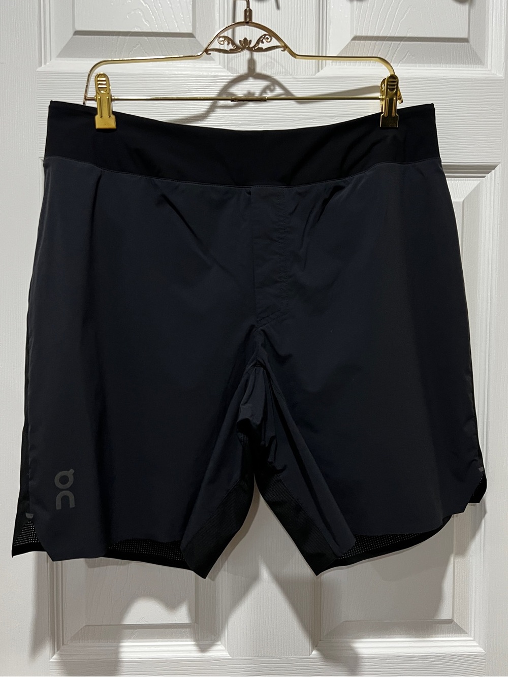 Run ON CLOUD Men's Lightweight 7.5" Essential Shorts Black Size XL Inner Briefs